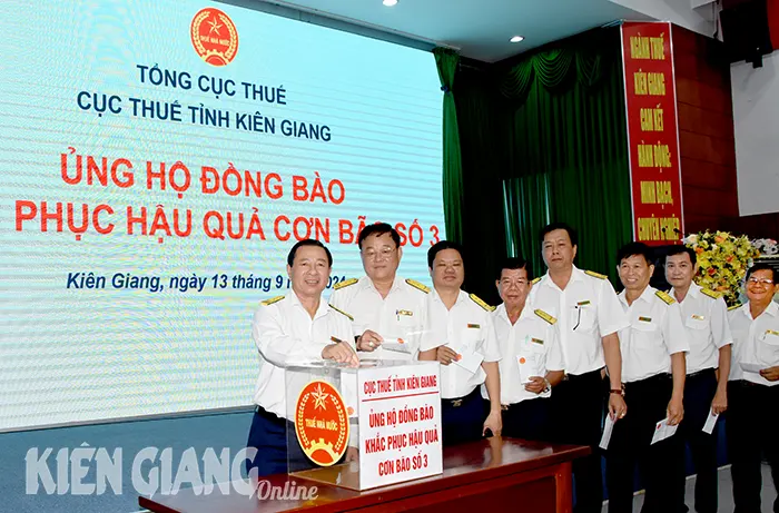 Ngành thuế tỉnh Kiên Giang ủng hộ hơn 500 triệu đồng cho đồng bào bị thiệt hại do bão số 3 